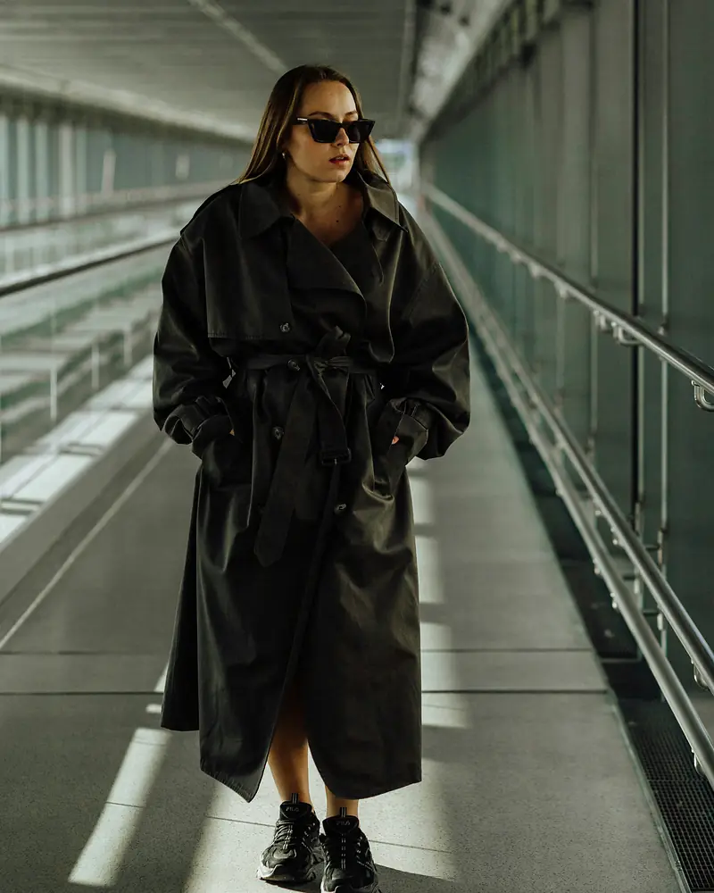 The Oversized Trench in black, front