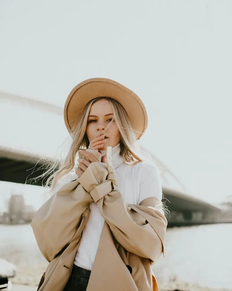 The Oversized Trench in sand, collar and storm flap detail